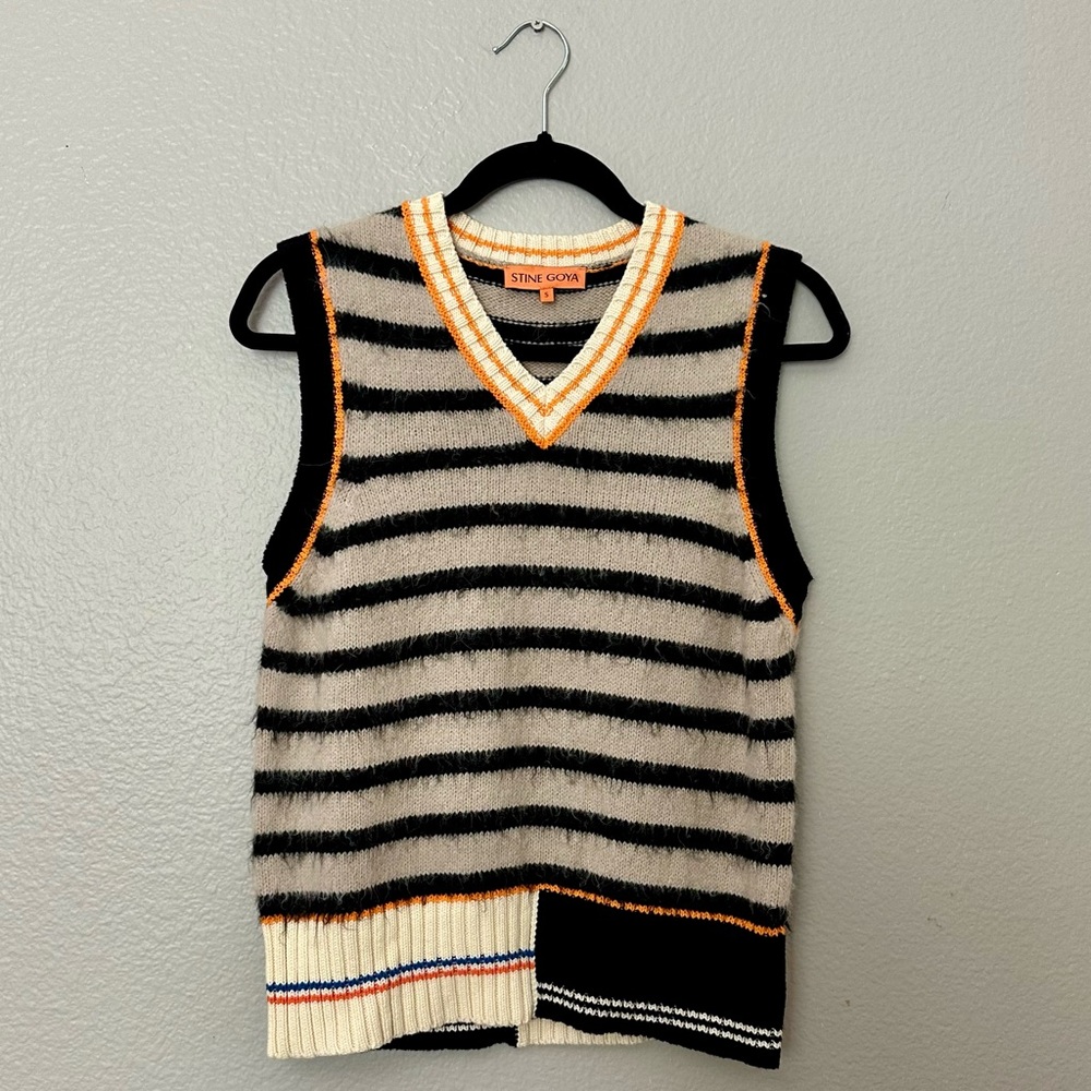 STINE GOYA Black and White V-Neck Sweater